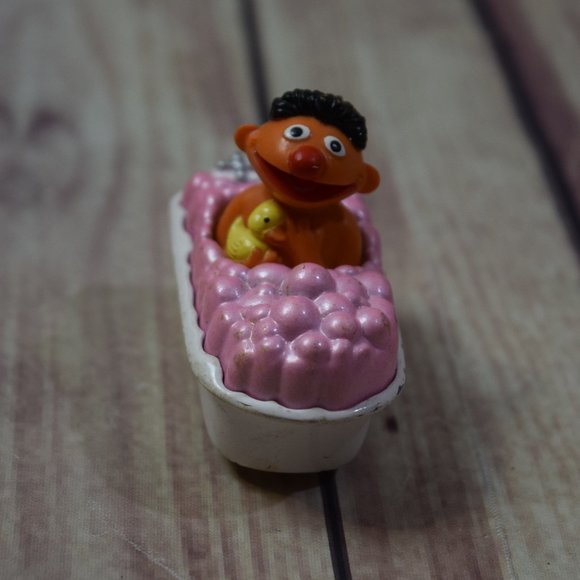 Sesame Street Toys 987 Sesame Street Ernie In Bathtub Diecast On